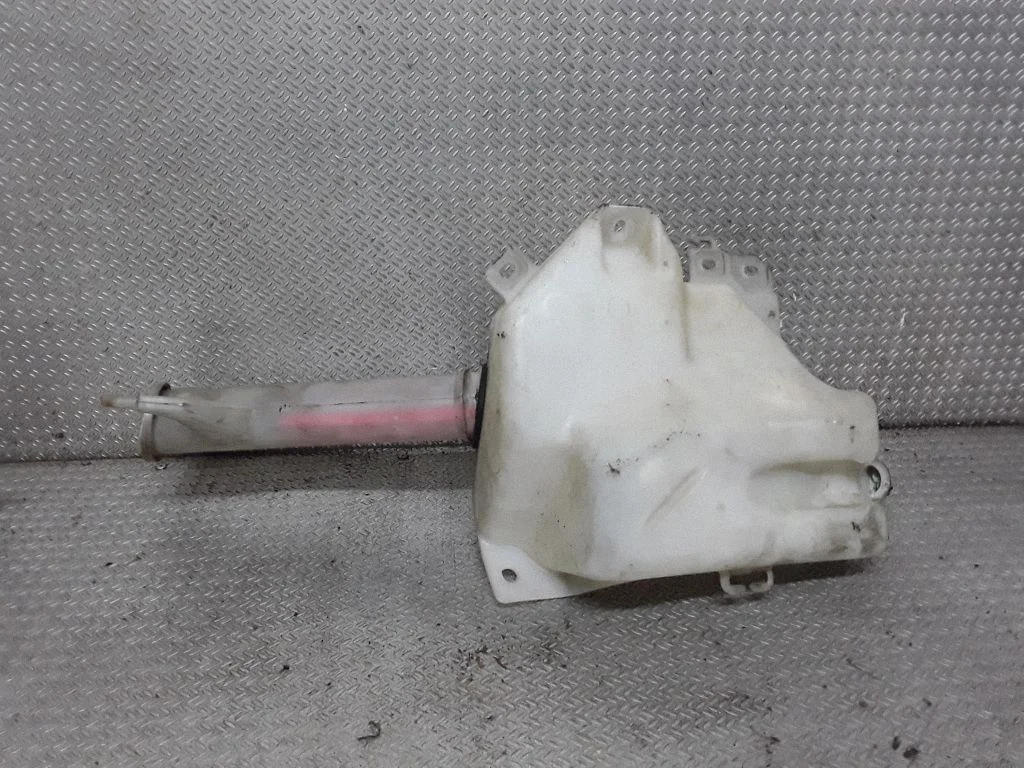 Logu mazgāšanas šķidruma tvertne – Mitsubishi Grandis (2003-2011)