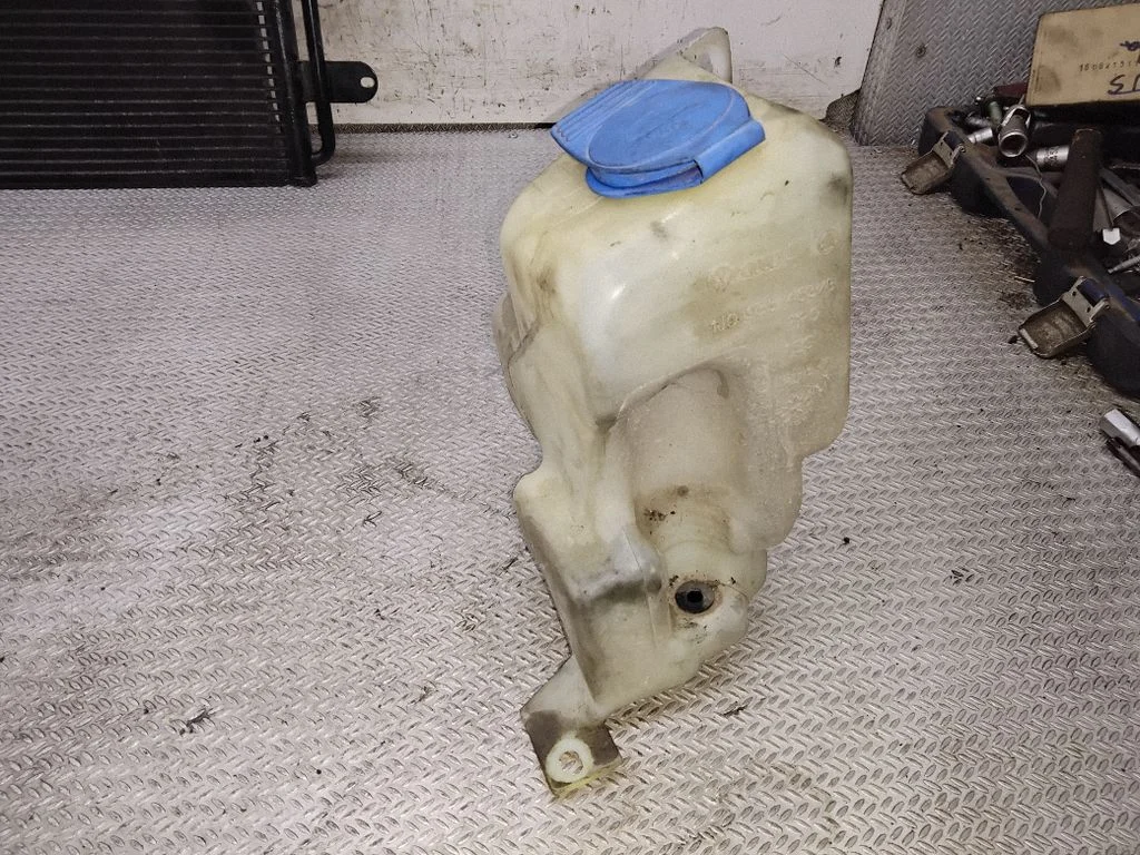 Windshield washer fluid reservoir/tank – Skoda Octavia Mk2 (1Z) (2004-2013)