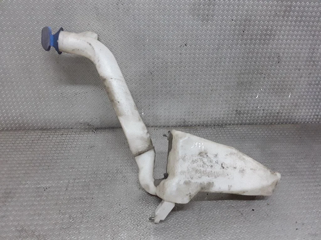 Windshield washer fluid reservoir/tank – Volkswagen Polo (2002-2005)