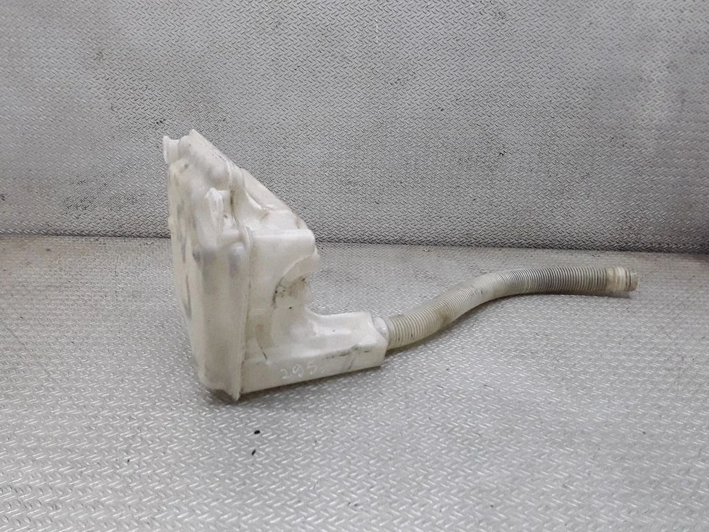 Windshield washer fluid reservoir/tank