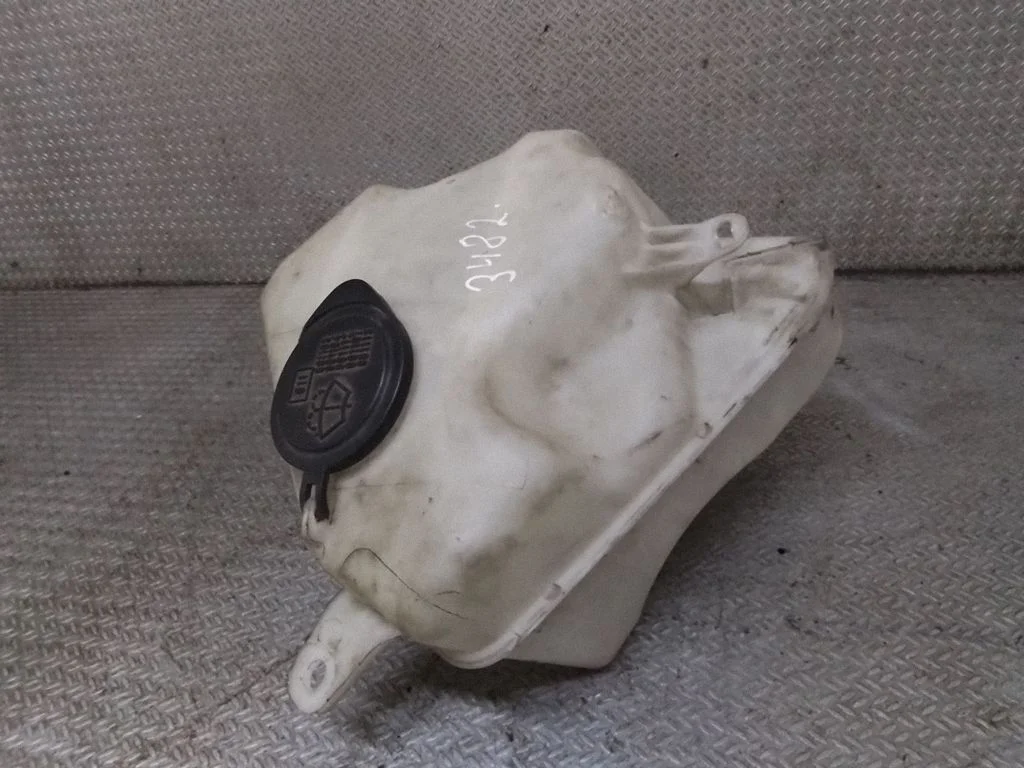 Zbiorniczek spryskiwacza – Toyota Prius (XW20) (2003-2009)