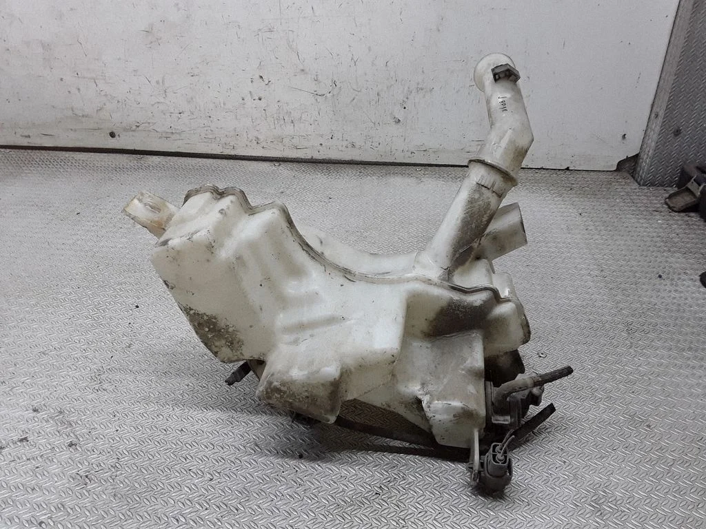 Klaasipesuvedeliku paak – Mazda 3 I (2003-2006)