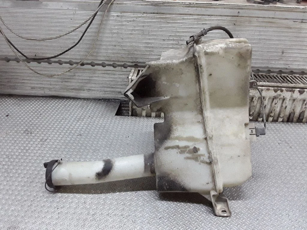 Windshield washer fluid reservoir/tank – Lincoln LS (1998-2006)