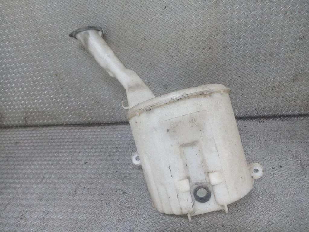 Logu mazgāšanas šķidruma tvertne – Toyota Yaris Verso (1999-2005)