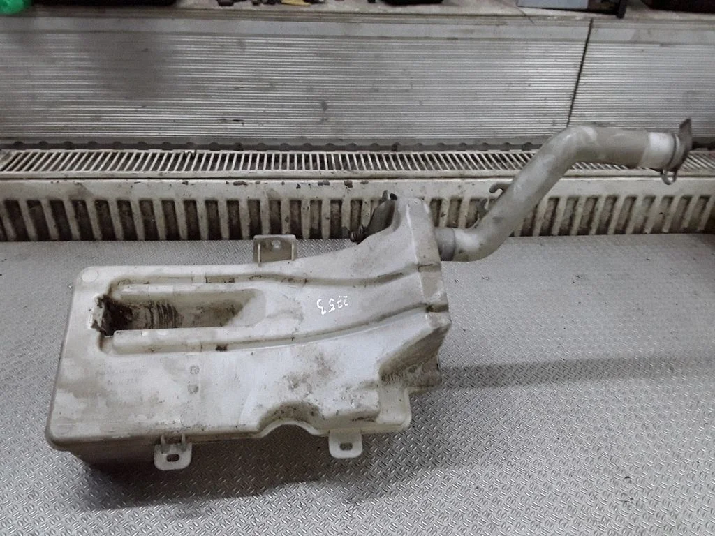 Logu mazgāšanas šķidruma tvertne – Mitsubishi Colt CZ3 (2006-2009)