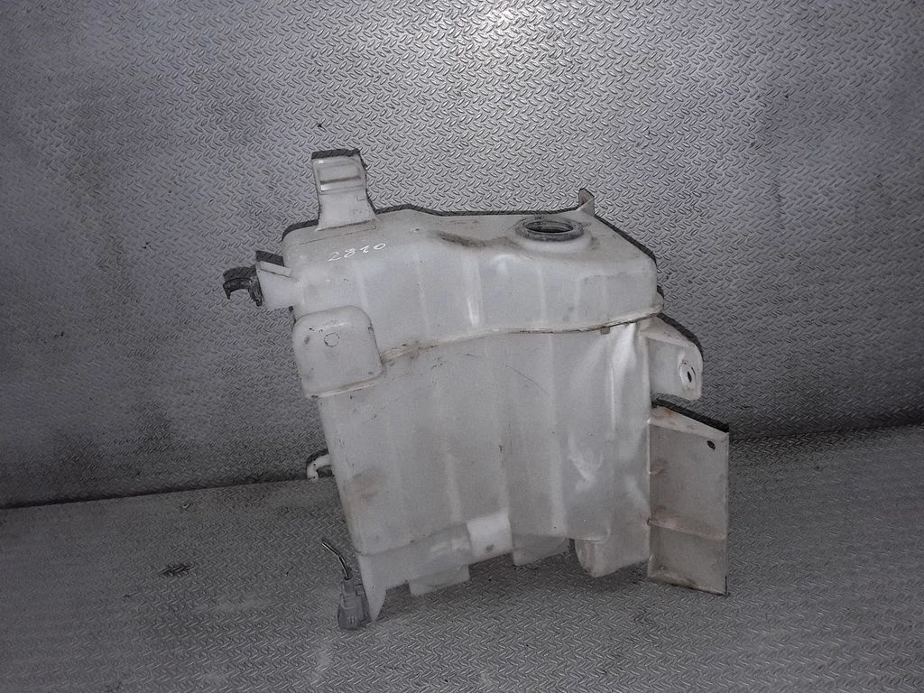 Windshield washer fluid reservoir/tank – Toyota Avensis T250 (2003-2006)
