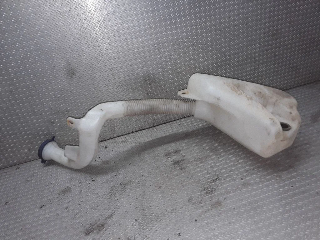 Windshield washer fluid reservoir/tank – Citroen C3 (2002-2004)