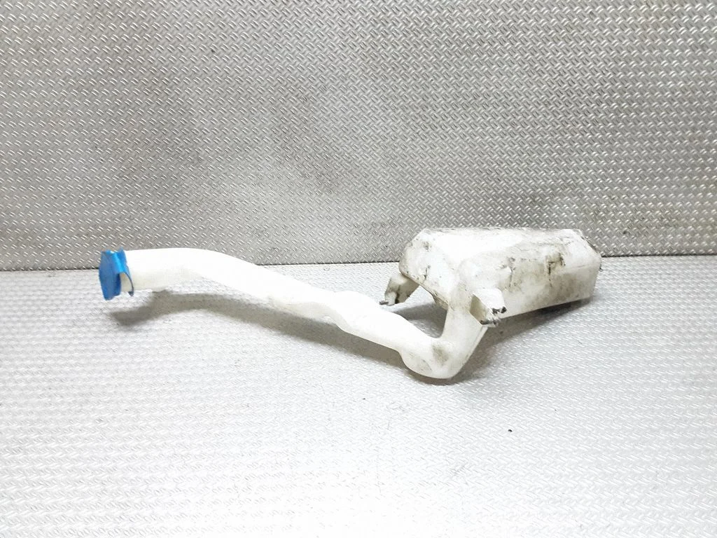 Windshield washer fluid reservoir/tank – Volkswagen Polo (2002-2005)