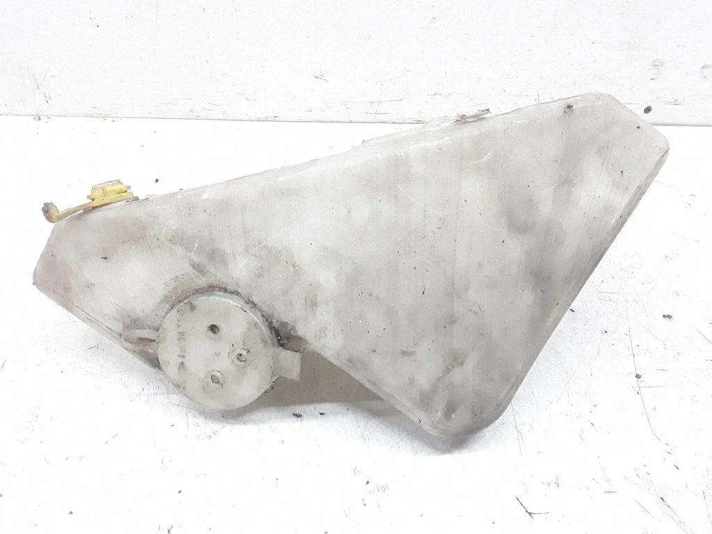 Windshield washer fluid reservoir/tank