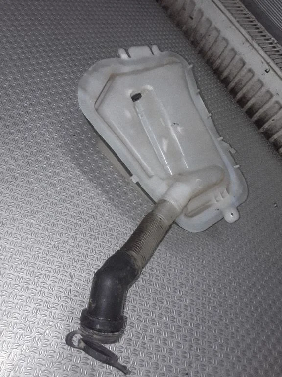 Windshield washer fluid reservoir/tank – BMW 3 Series E46 (1998-2005)