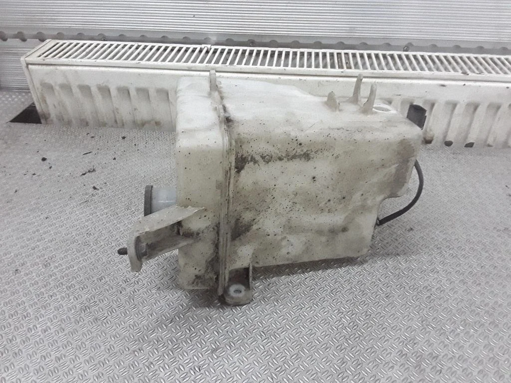 Logu mazgāšanas šķidruma tvertne 986101G000 – KIA Rio (2001-2005)