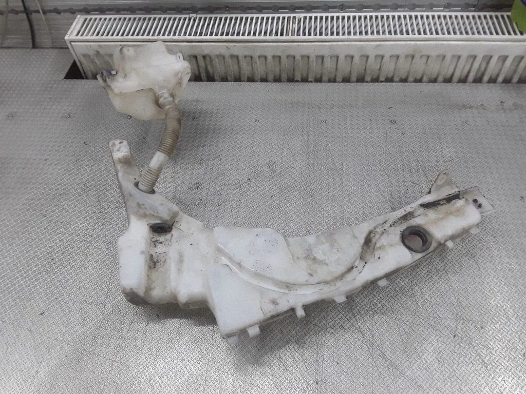 Logu mazgāšanas šķidruma tvertne – Ford Focus (2010-2017)