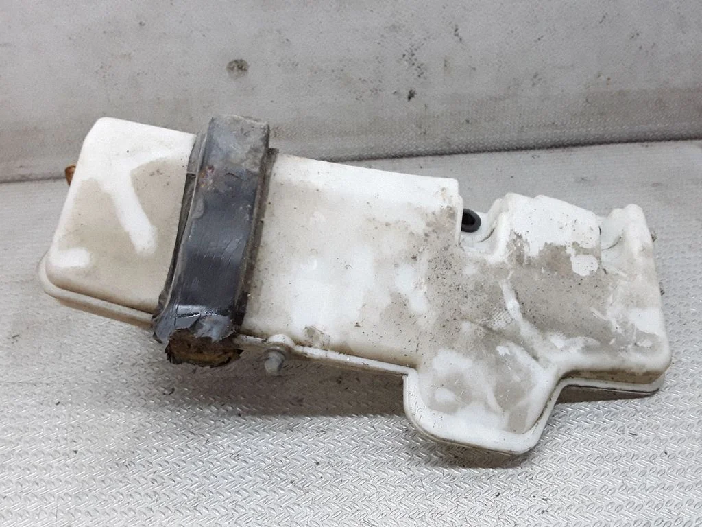 Windshield washer fluid reservoir/tank