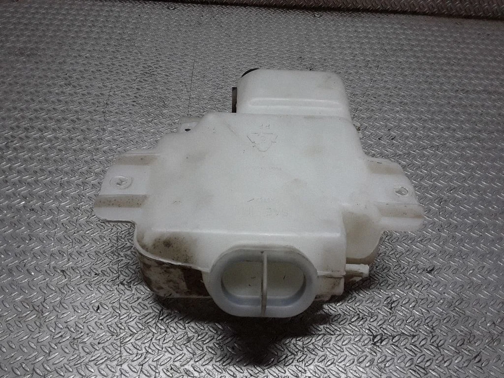 Windshield washer fluid reservoir/tank – Mitsubishi Pajero Sport I (1996-2008)