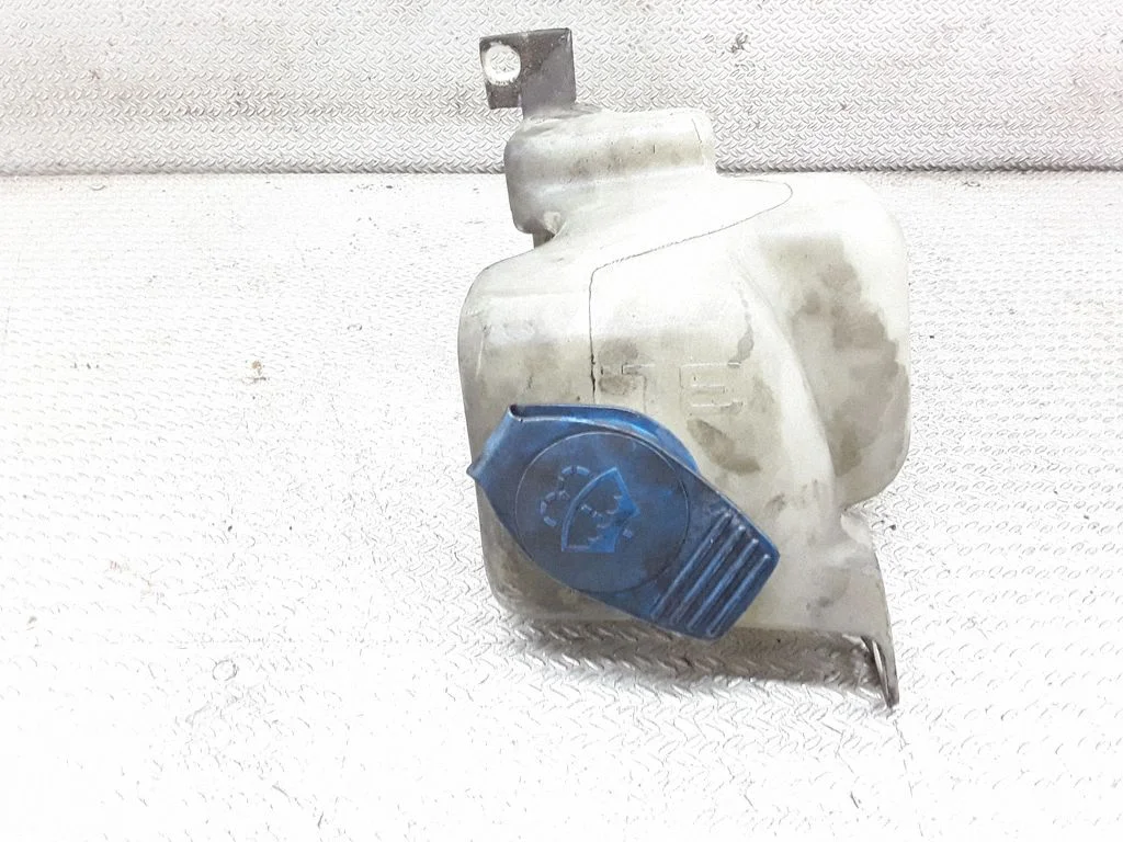 Windshield washer fluid reservoir/tank – Skoda Octavia Mk1 (1U) (1996-2004)