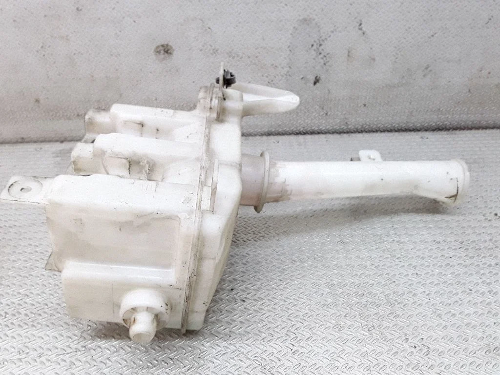 Windshield washer fluid reservoir/tank – Mazda MPV II LW (1999-2007)