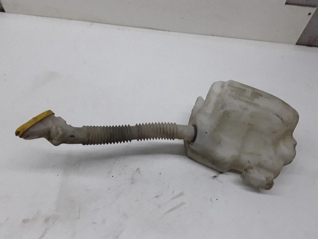 Windshield washer fluid reservoir/tank – Renault Megane II (2002-2005)