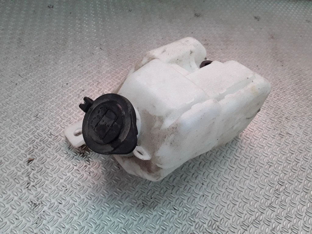 Klaasipesuvedeliku paak – Hyundai H-1, Starex, Satellite (1997-2008)