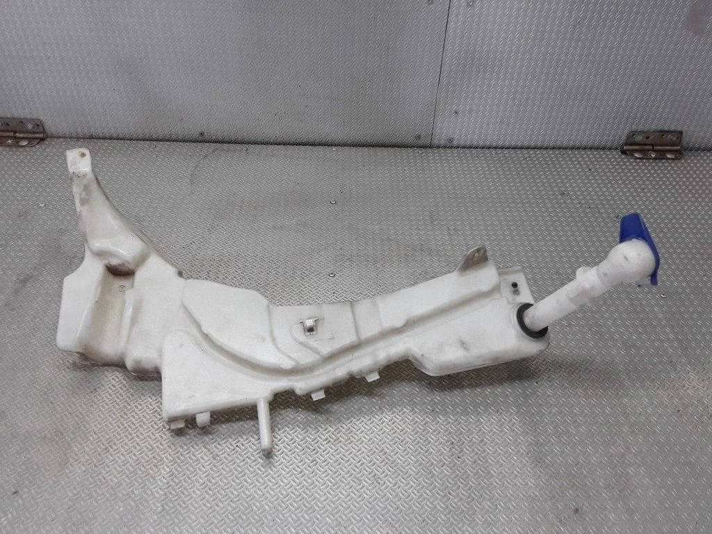 Windshield washer fluid reservoir/tank – Ford Focus C-MAX (2003-2010)