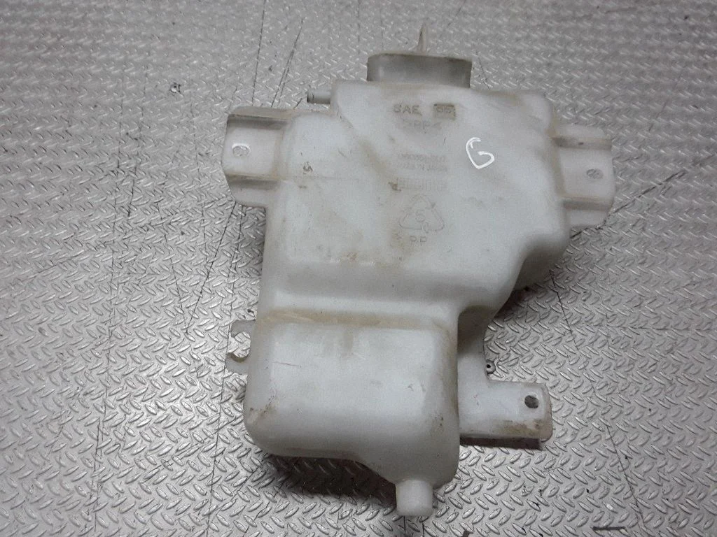 Windshield washer fluid reservoir/tank – Mitsubishi Pajero Sport I (1996-2008)