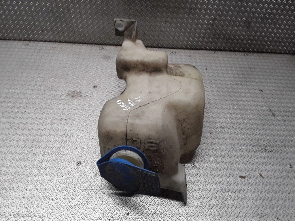 Windshield washer fluid reservoir/tank – Volkswagen Golf IV (1998-2005)