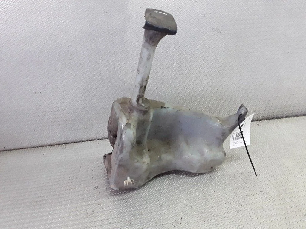 Windshield washer fluid reservoir/tank – Volkswagen Transporter - Caravelle T4 (1991-2003)