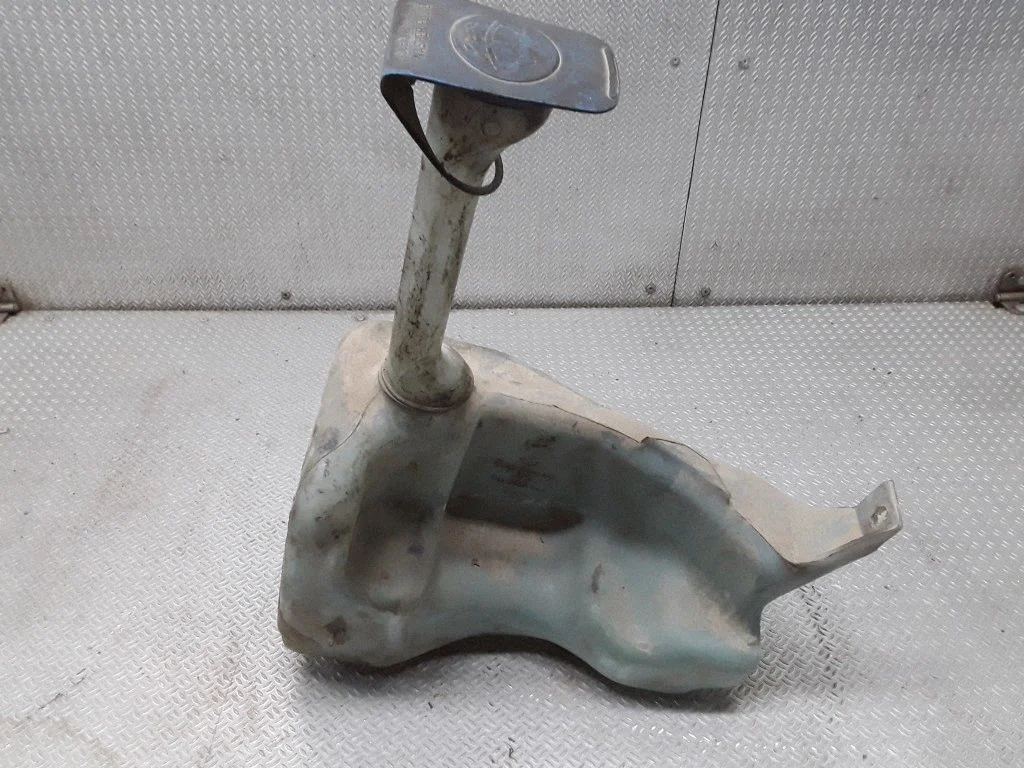 Windshield washer fluid reservoir/tank – Volkswagen Transporter - Caravelle T4 (1991-2003)