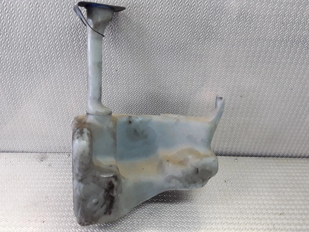 Windshield washer fluid reservoir/tank – Volkswagen Transporter - Caravelle T4 (1991-2003)