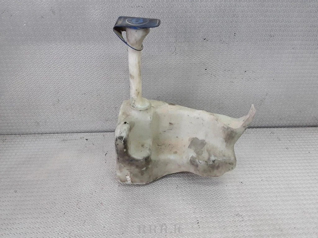 Windshield washer fluid reservoir/tank – Volkswagen Transporter - Caravelle T4 (1991-2003)