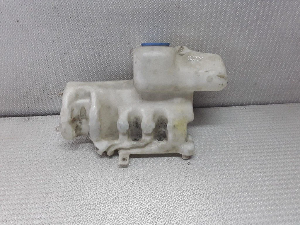 Windshield washer fluid reservoir/tank – Mercedes-Benz Vito Viano W638 (1996-2003)