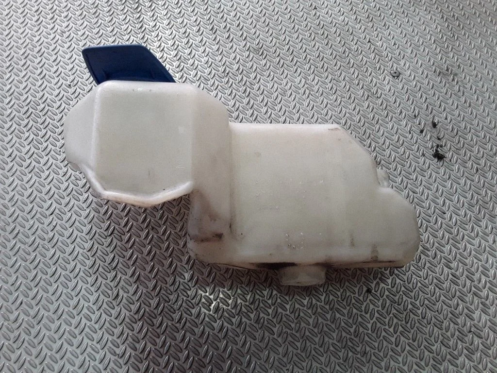 Windshield washer fluid reservoir/tank – Audi A4 S4 B6 8E 8H (2001-2005)