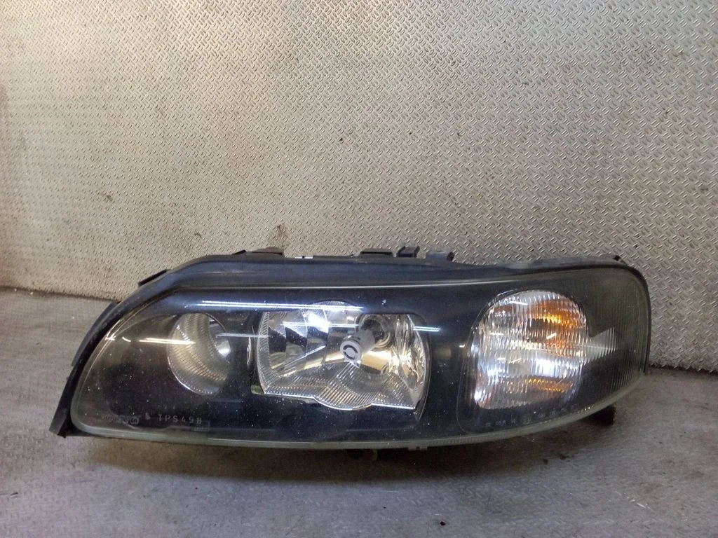 Esituli – Volvo XC70 (2001-2004)