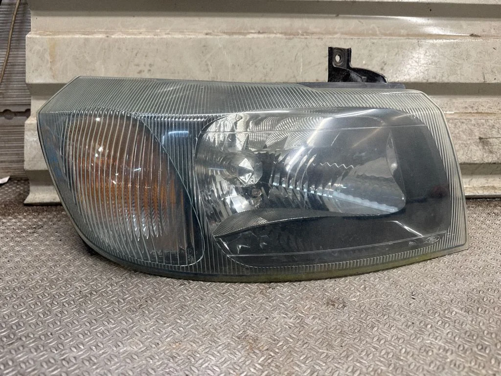 Esituli – Ford Transit - Tourneo Connect (2003-2008)