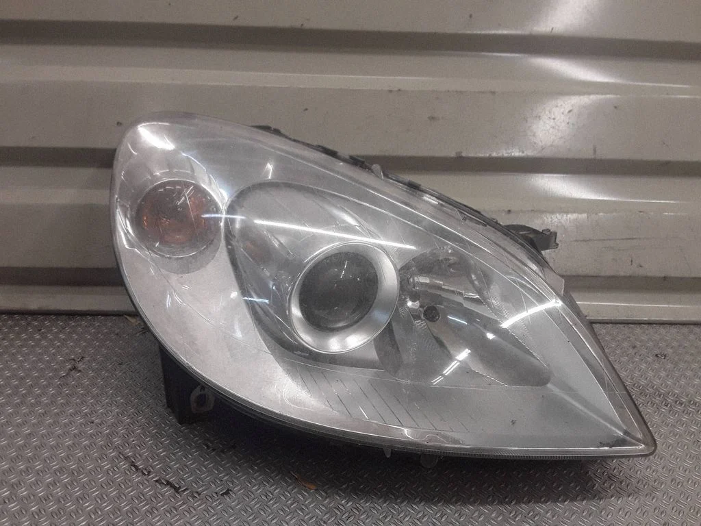 Reflektor – Mercedes-Benz Klasa B W245 (2005-2011)