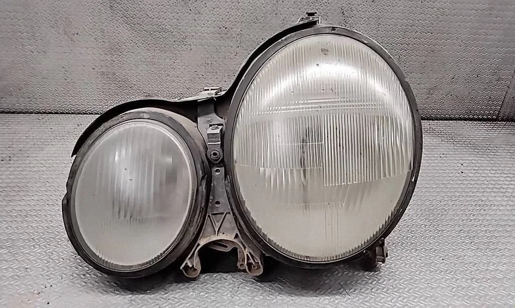 Headlight/headlamp – Mercedes-Benz E-Class W210 (1995-2002)