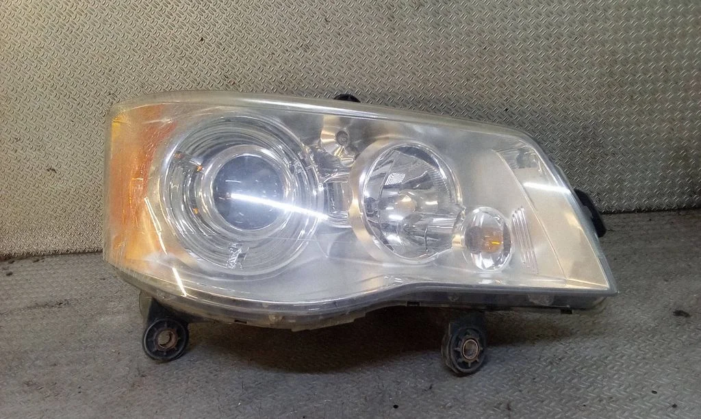 Headlight/headlamp – Chrysler Grand Voyager V (2007-2015)