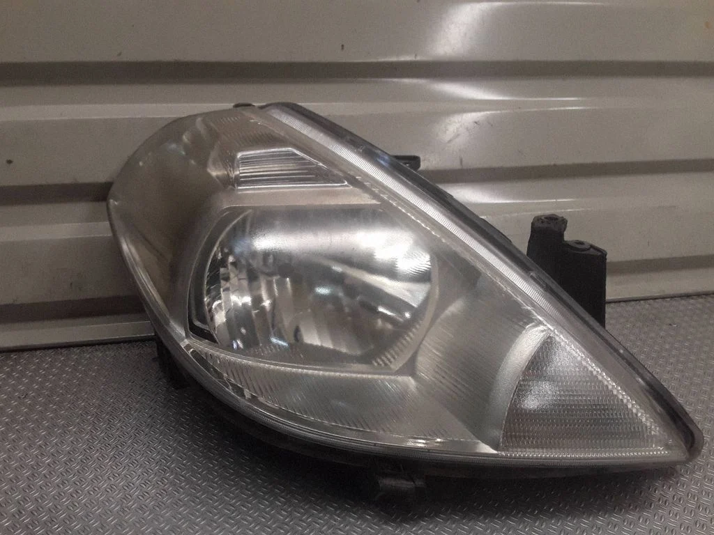 Esituli 26010EM00A – Nissan Tiida C11 (2004-2011)