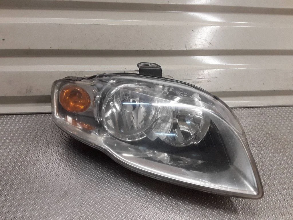 Reflektor – Audi A4 S4 B7 8E 8H (2005-2008)