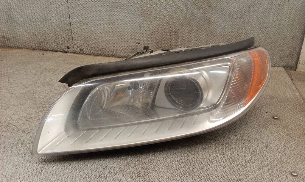 Headlight/headlamp – Volvo V70 (2008-2013)