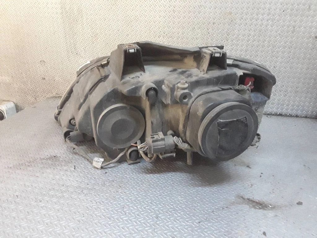 Headlight/headlamp – right