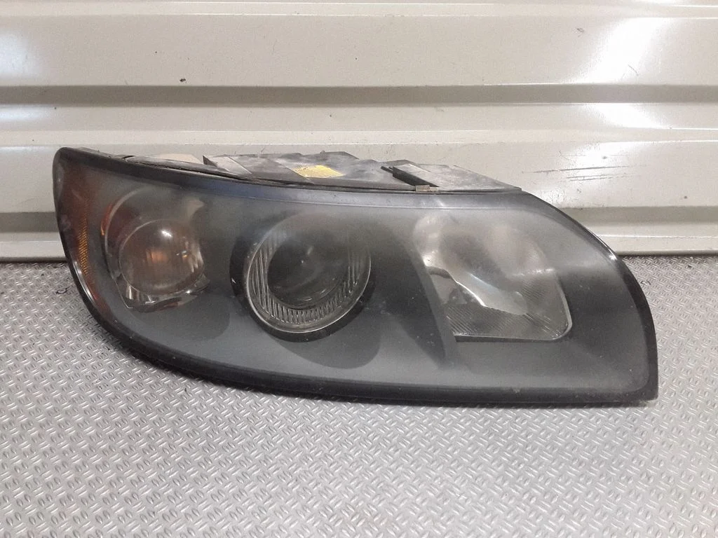 Headlight/headlamp – Volvo V50 (2004-2007)
