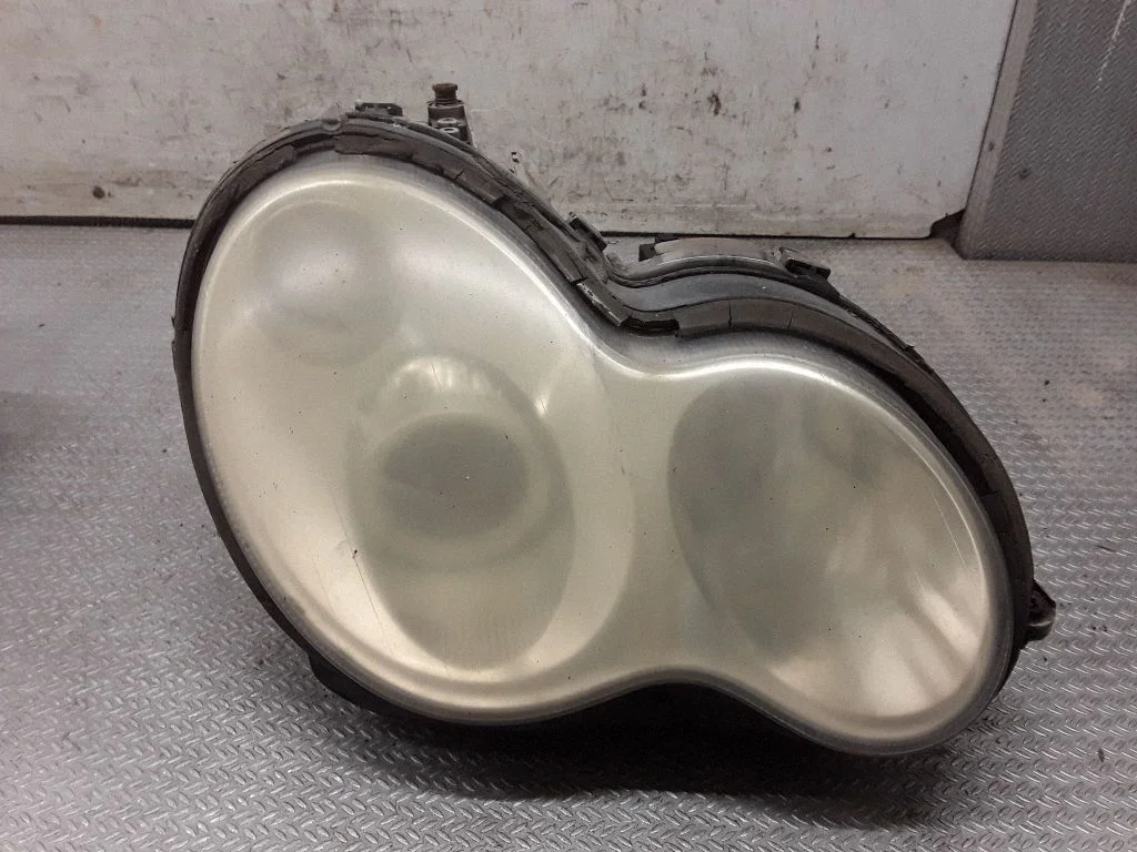 Headlight/headlamp – Mercedes-Benz C-Class W203 (2000-2007)