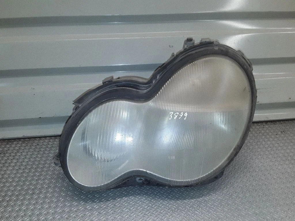 Headlight/headlamp – Mercedes-Benz C-Class W203 (2000-2007)