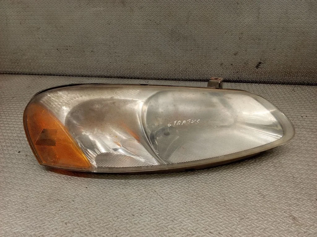 Headlight/headlamp – Dodge Stratus (2001-2006), right