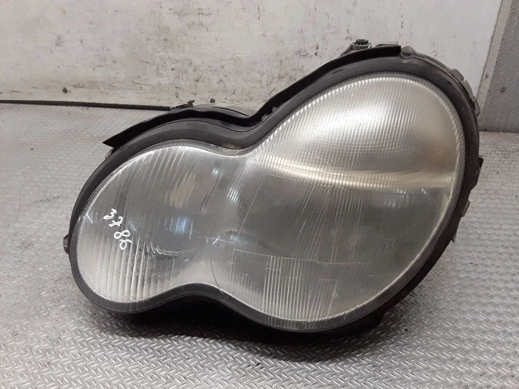 Headlight/headlamp – Mercedes-Benz C-Class W203 (2000-2007)