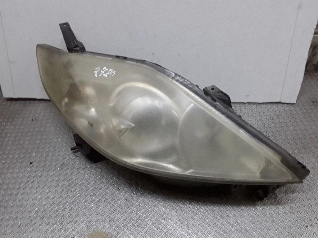 Headlight/headlamp – right