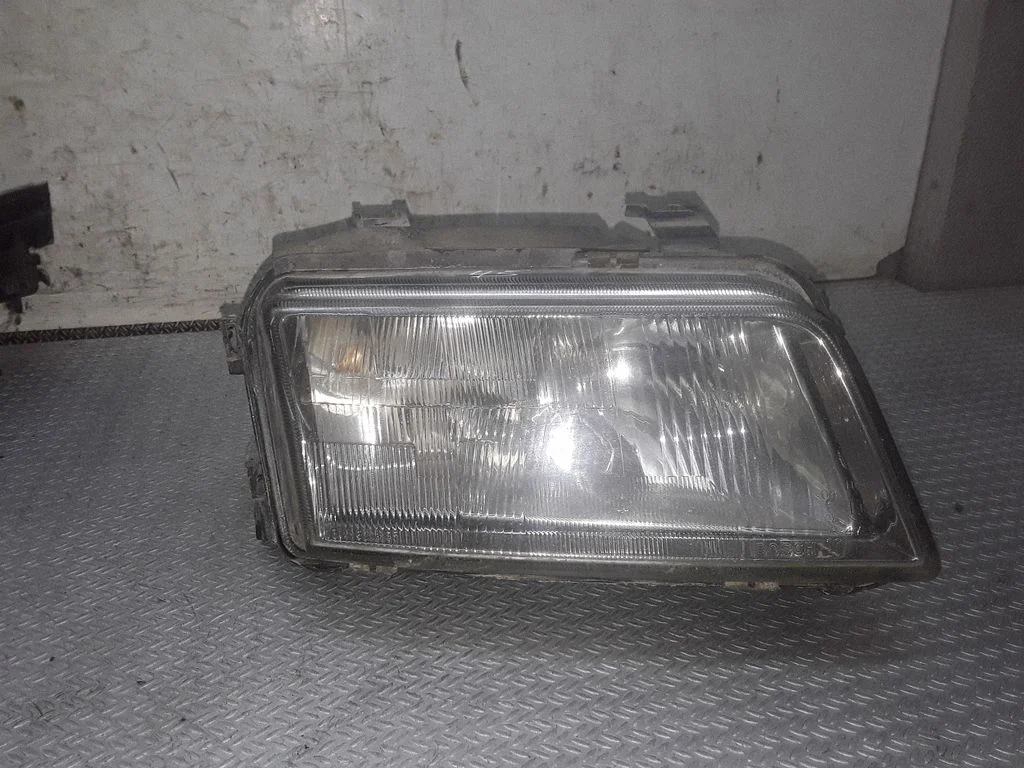 Reflektor 8D0941000E