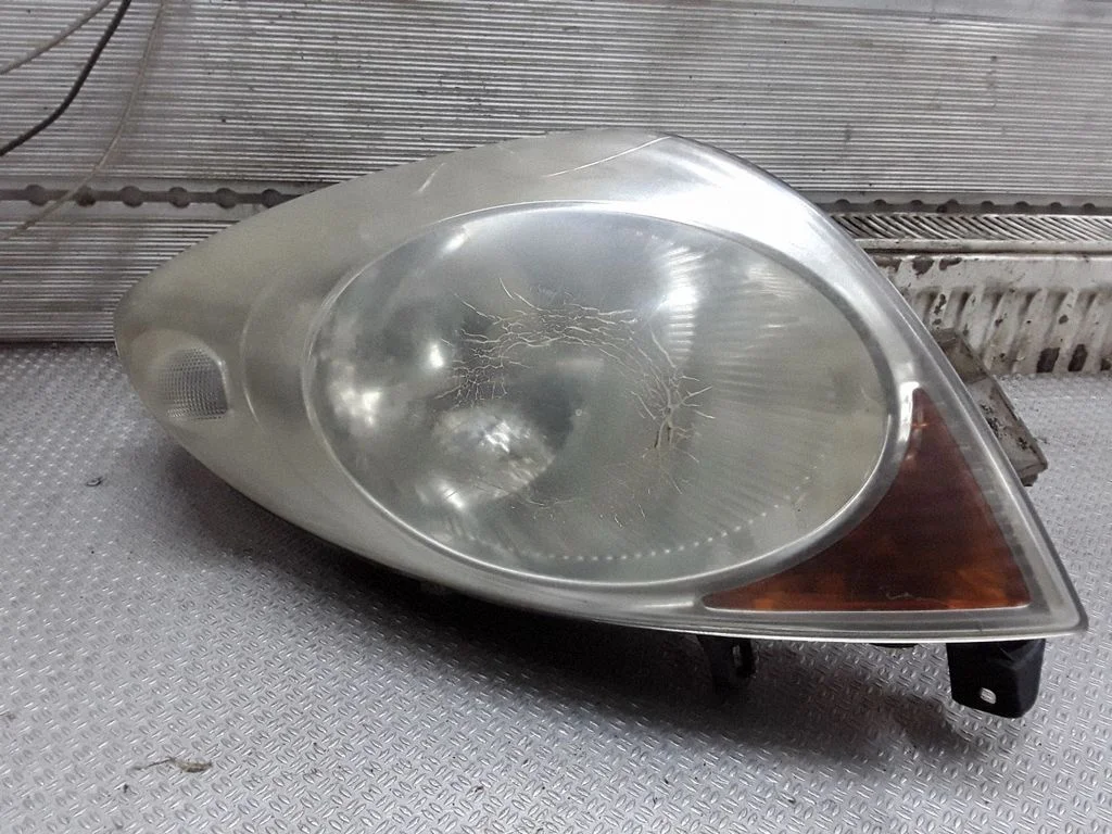Headlight/headlamp – Nissan Note (E11) (2006-2014)