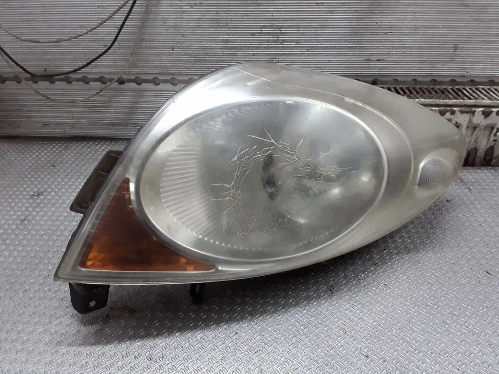 Headlight/headlamp – Nissan Note (E11) (2006-2014)
