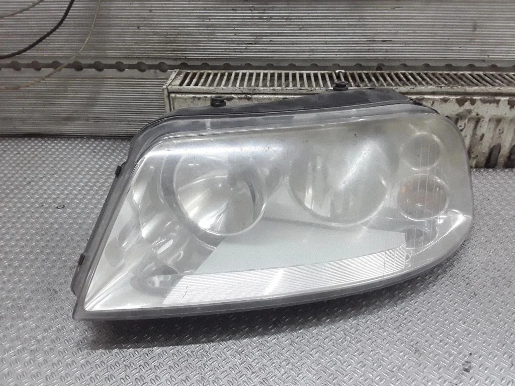 Priekšējais lukturis 7M3941015AA